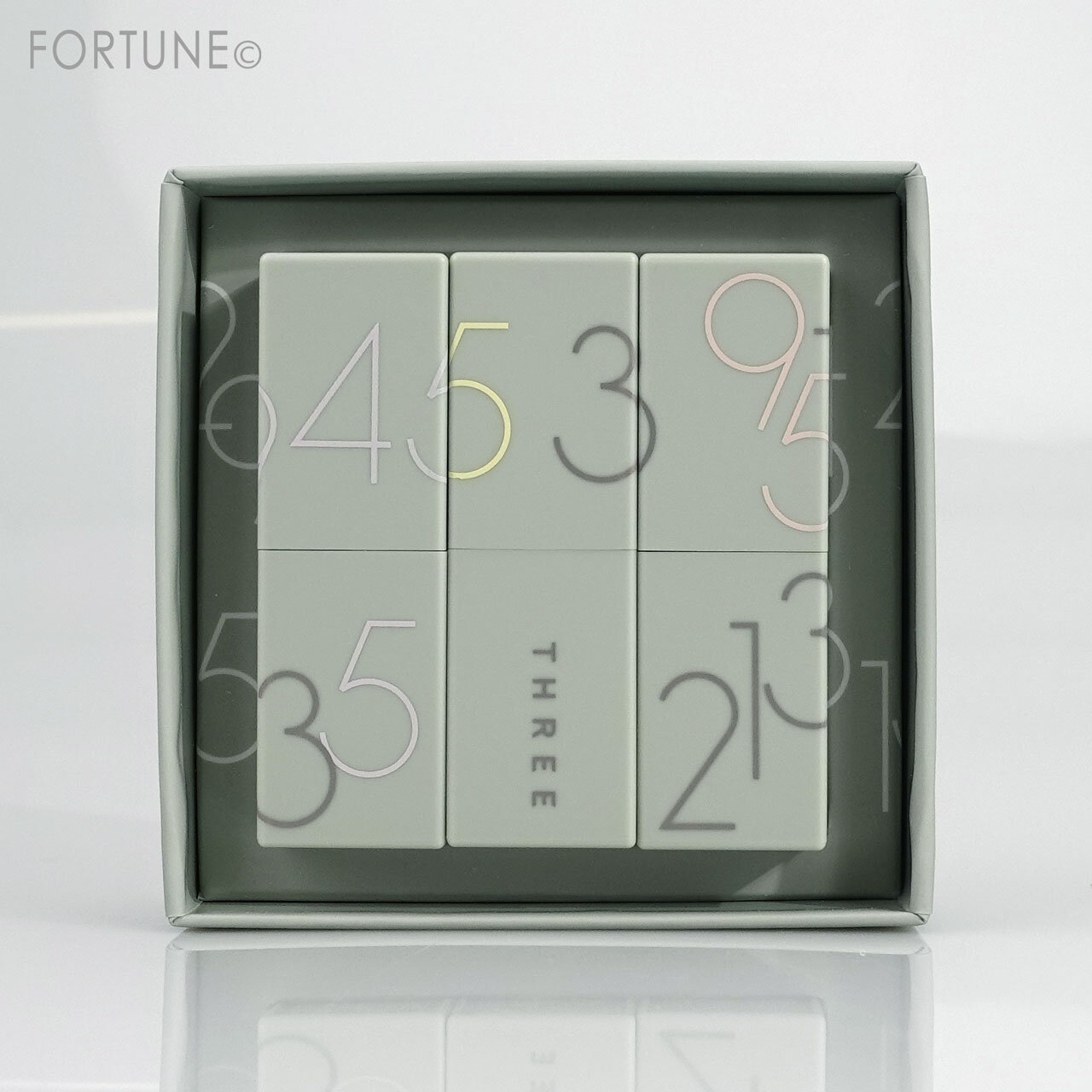 THREE（スリー）2021年ホリデーメイクアップコレクション THREE ファインドユアシークレットナンバー ボックス