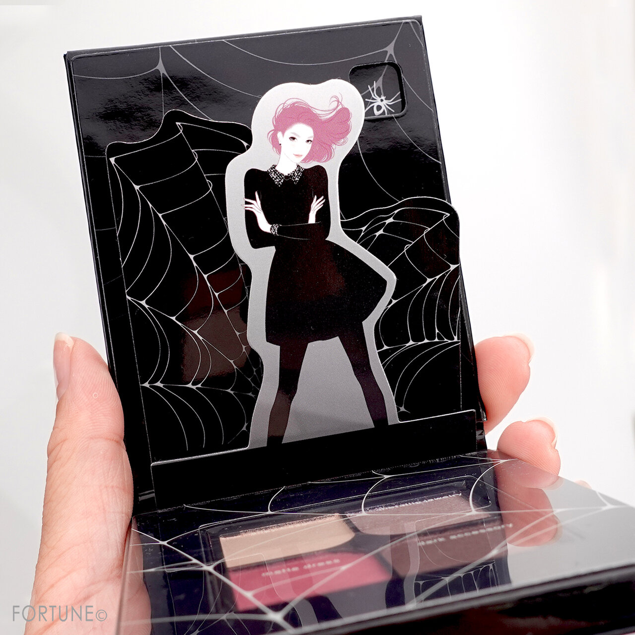 KATE（ケイト）『ケイト　トラップアイパレット』