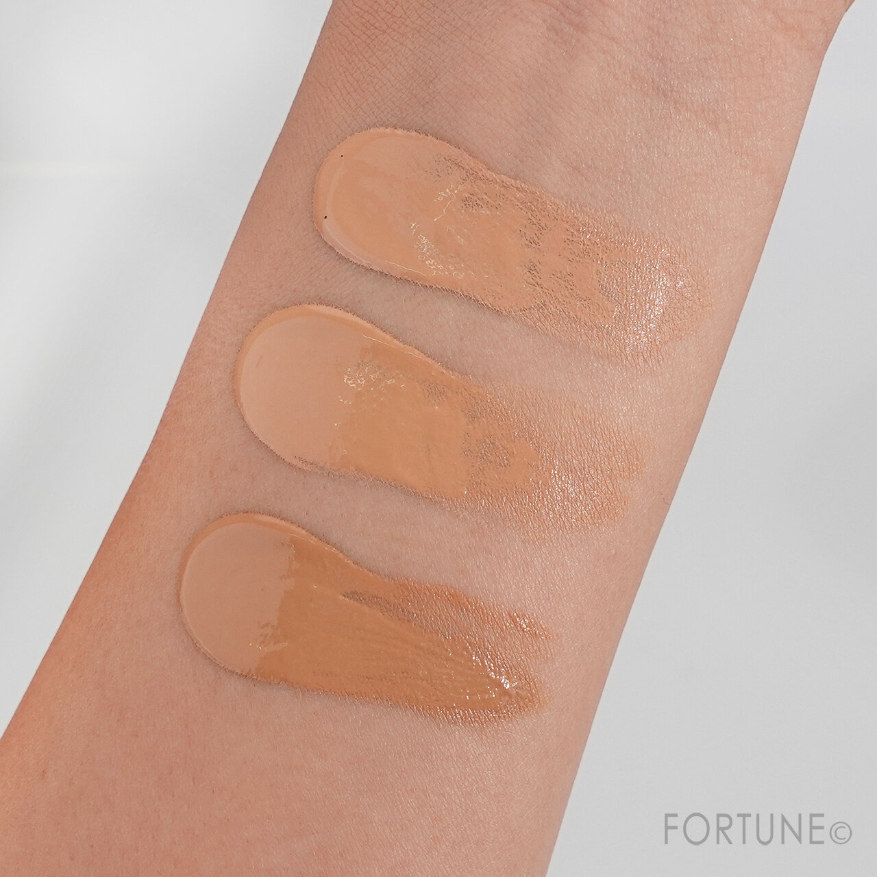 KATE（ケイト）『ケイト　リアルカバーリキッド（ライトグロウ）限定セットⅡ』