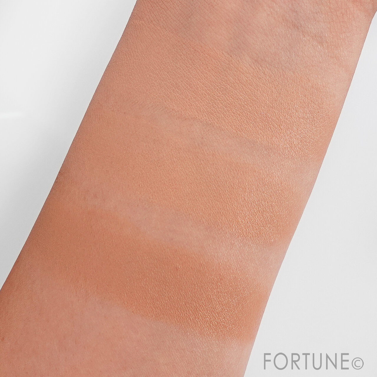 KATE（ケイト）『ケイト　リアルカバーリキッド（ライトグロウ）限定セットⅡ』