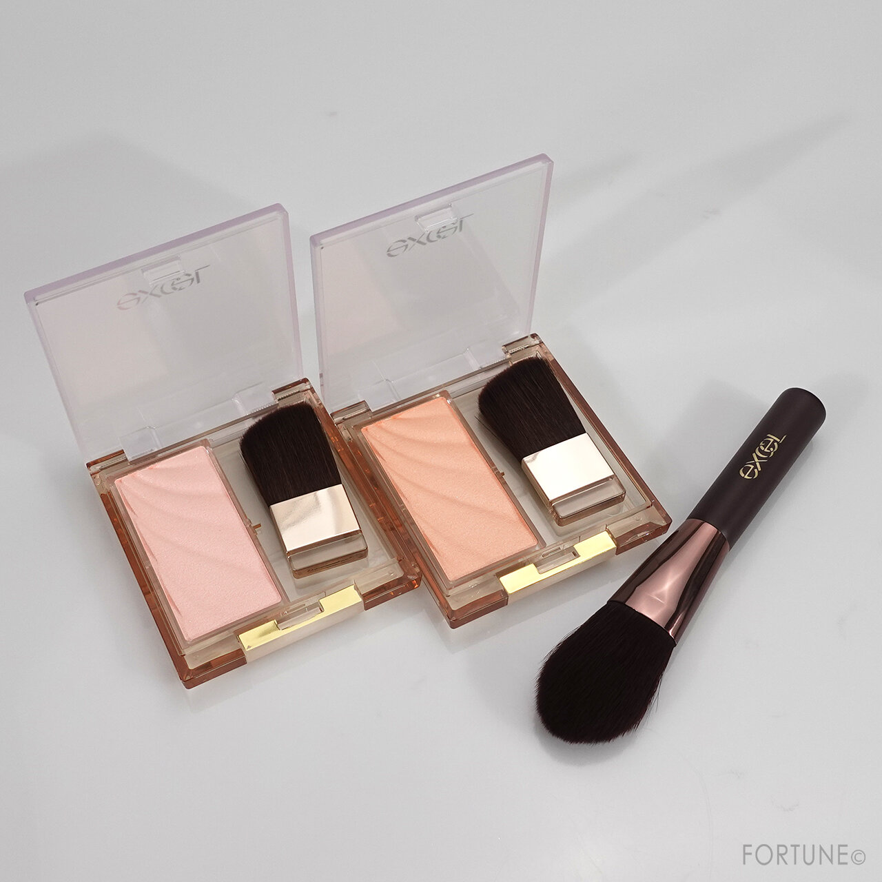 excel（エクセル）サナ エクセル ドレープド シマーグロウ サナ エクセル ハイライトチークブラシ