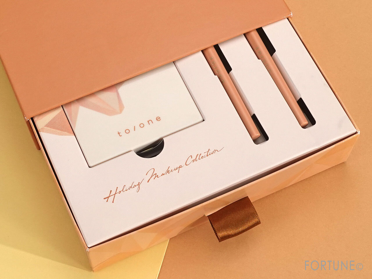 to/one（トーン）／2021年クリスマスコフレ／トーン ホリデー メイクアップ コレクション 2021