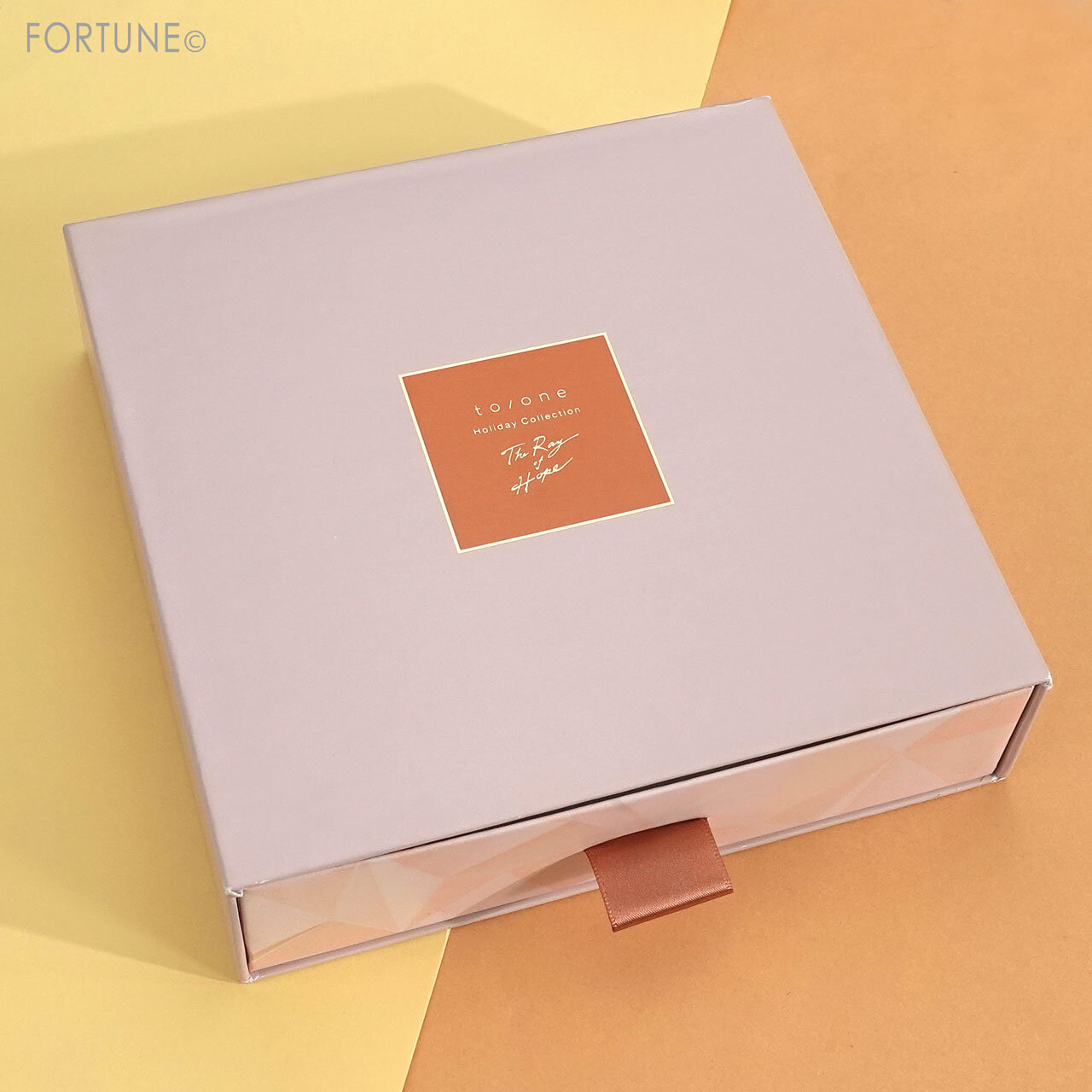 to/one（トーン）／2021年クリスマスコフレ／トーン ホリデー メイクアップ コレクション 2021