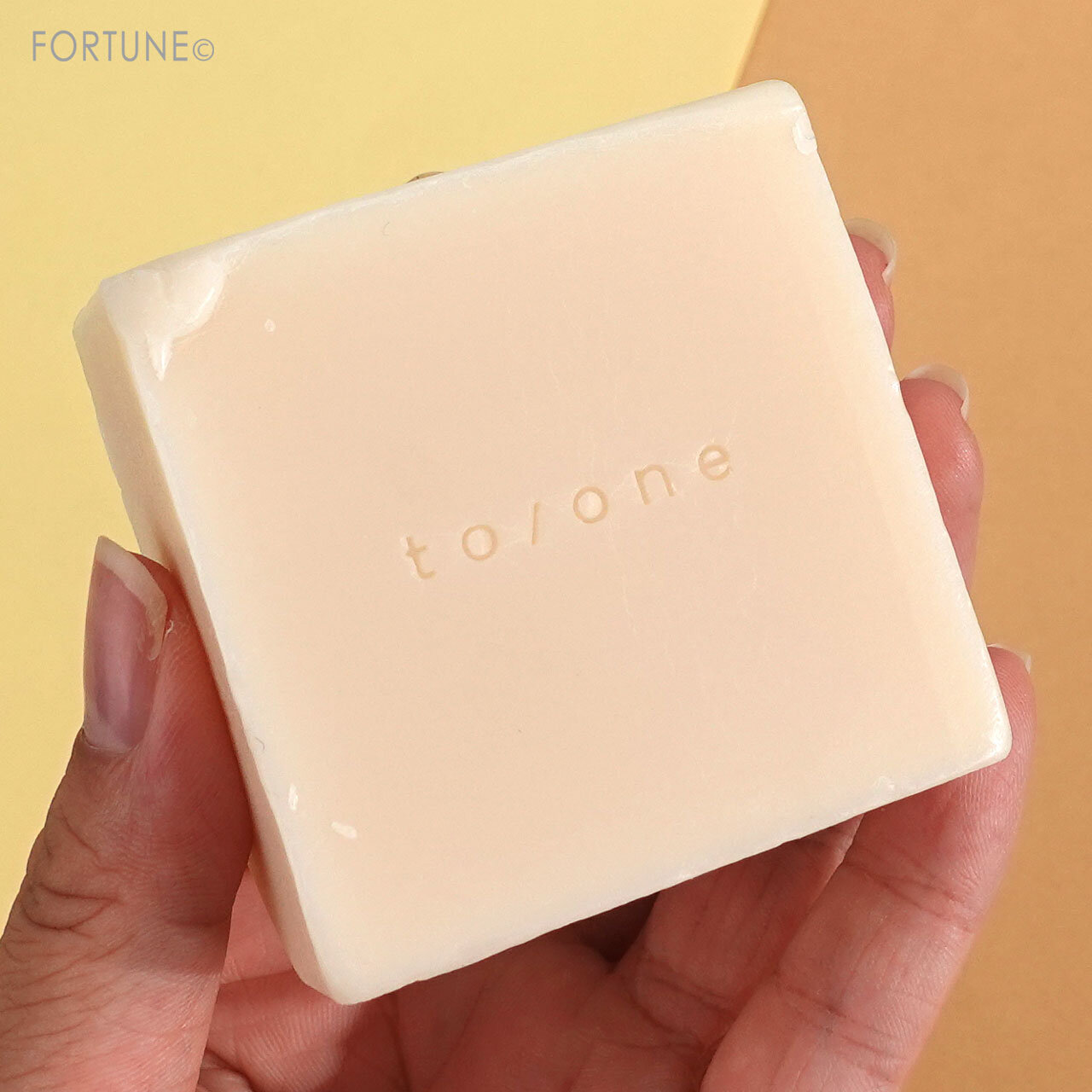 to/one（トーン）／2021年クリスマスコフレ／ホリデー コレクション 2021 フラワリング ハンド ケア