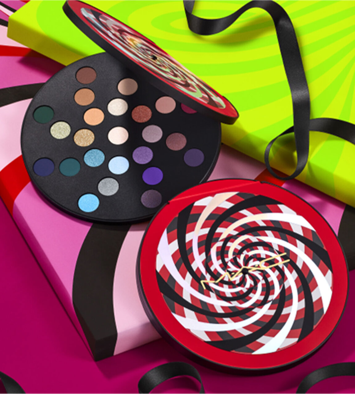 M・A・C（マック）／2021年ホリデーコレクション／サイズ オブ ザ プライズ アイシャドウ