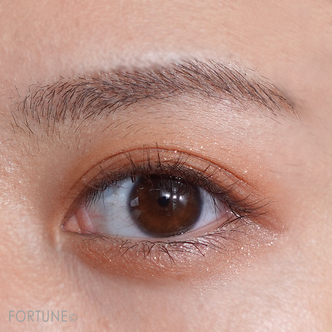 『パラドゥ　シングルアイシャドウ』OR01 透けラメオレンジ