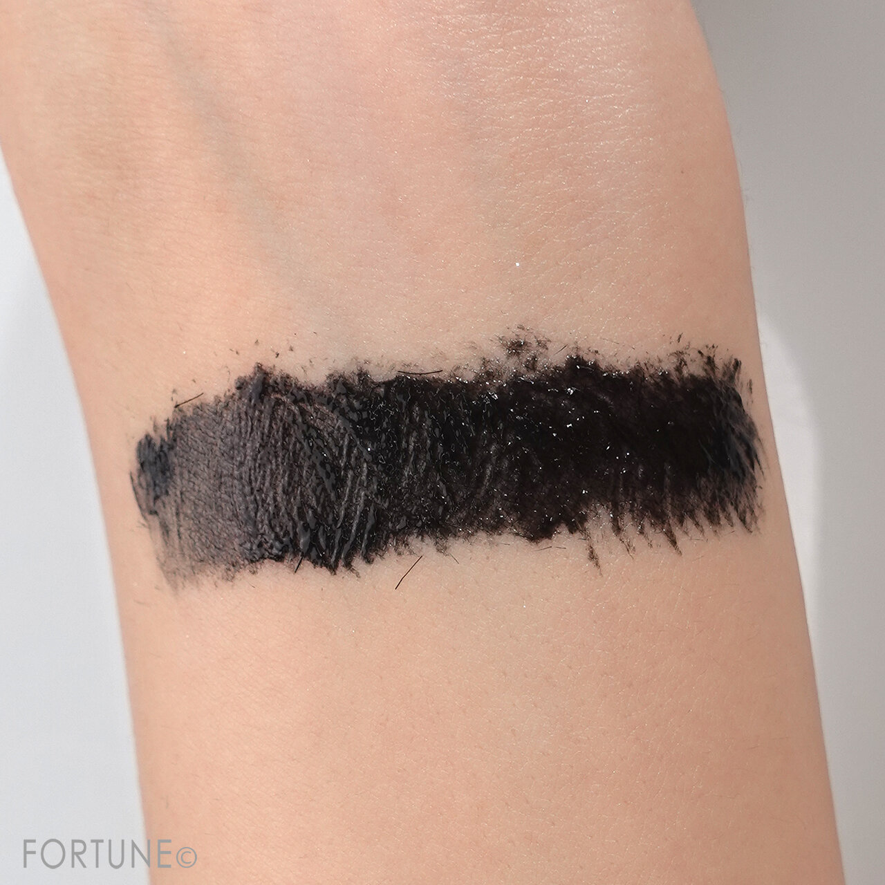 『フラワーノーズ Cherry Love レングス二ング マスカラ 』M01 Cool Black Sugar クールブラックシュガー（黒）