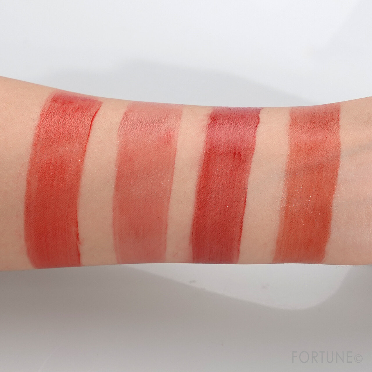 『フラワーノーズ Cherry Love グリスニングウォーターティント』