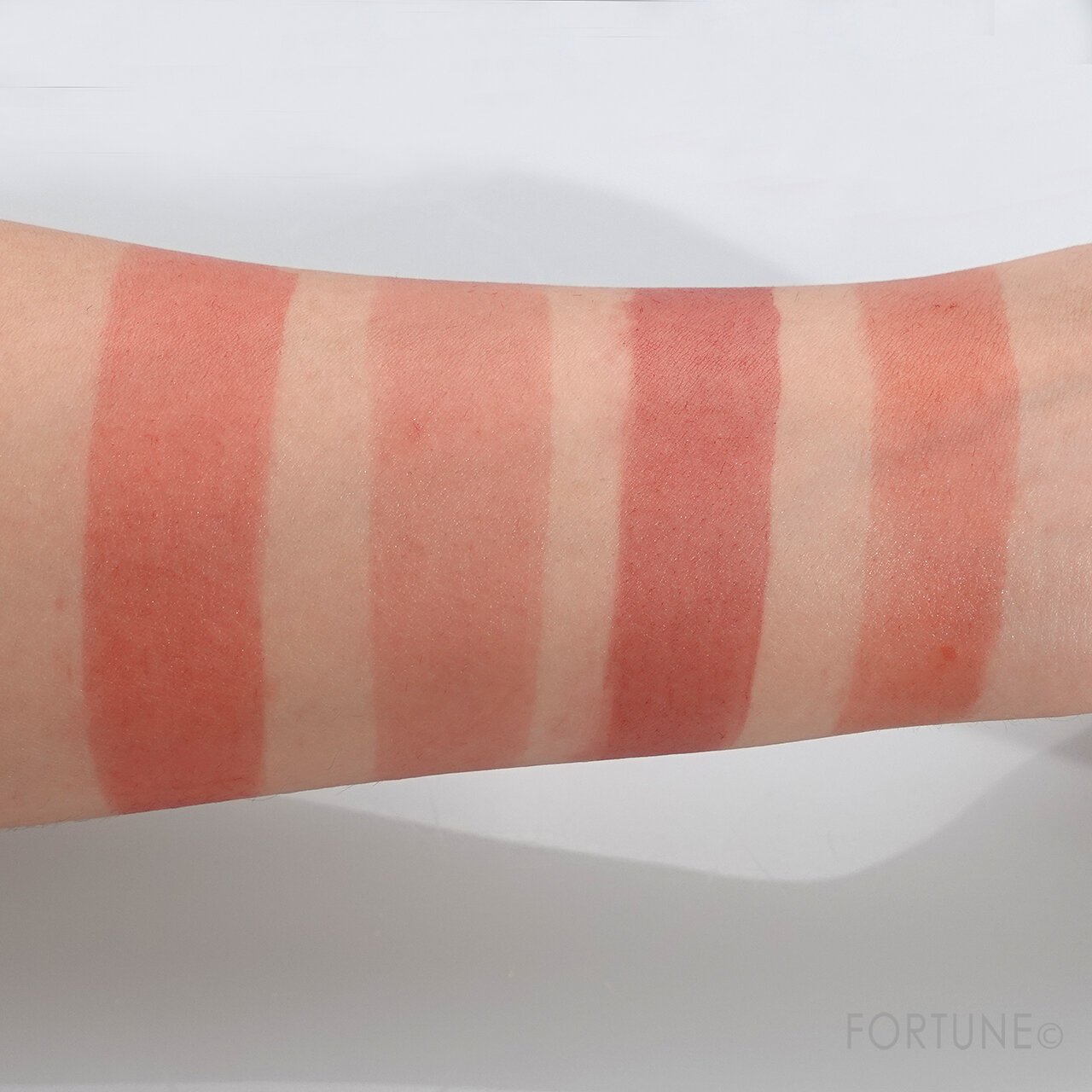 『フラワーノーズ Cherry Love グリスニングウォーターティント』