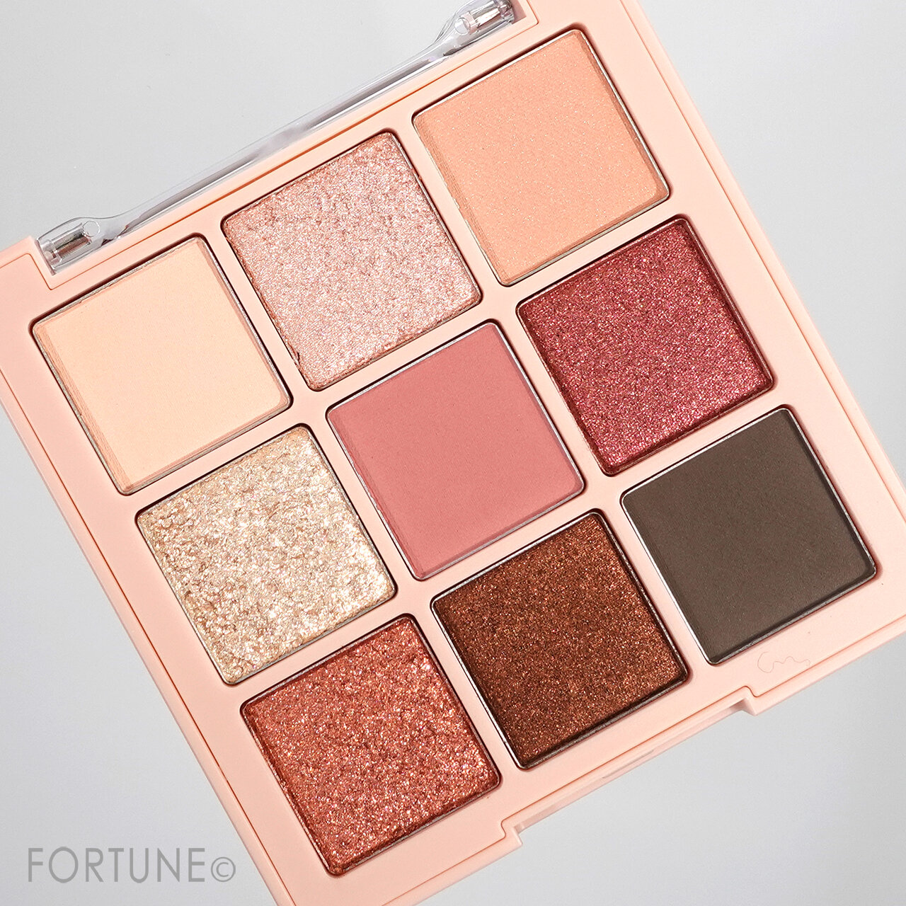 IM UNNY（アイムユニ）『マルチアイシャドウパレット』＃02シンプリーグラム