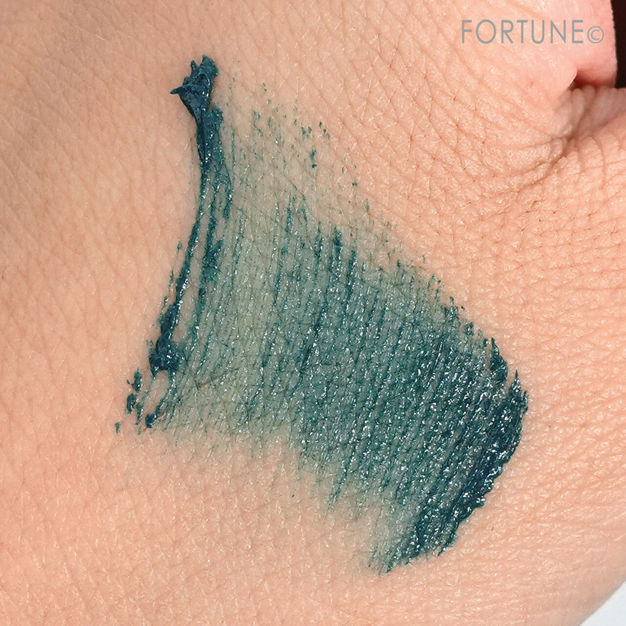 「アートエクスプレッショニストマスカラ」スウォッチ