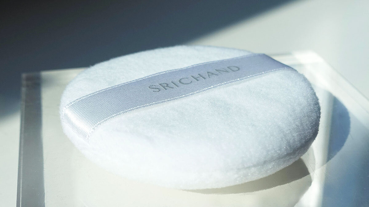 SRICHAND(シーチャン)「Bare(ベア) パーフェクト グローイング トランスルーセントパウダー」パフ タイコスメ