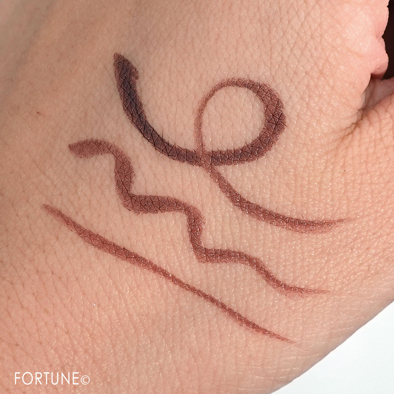 ルナソル　ニュアンスシェイプライナー