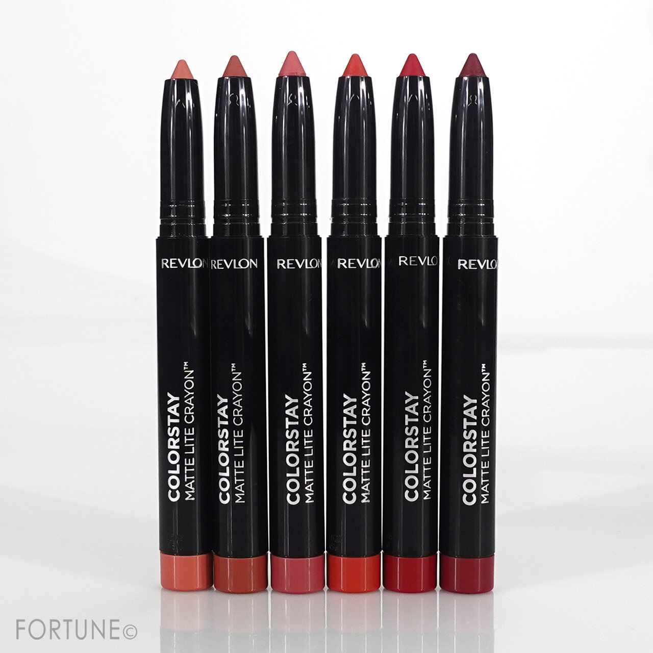 レブロン（REVLON）カラーステイ マット ライト クレヨン