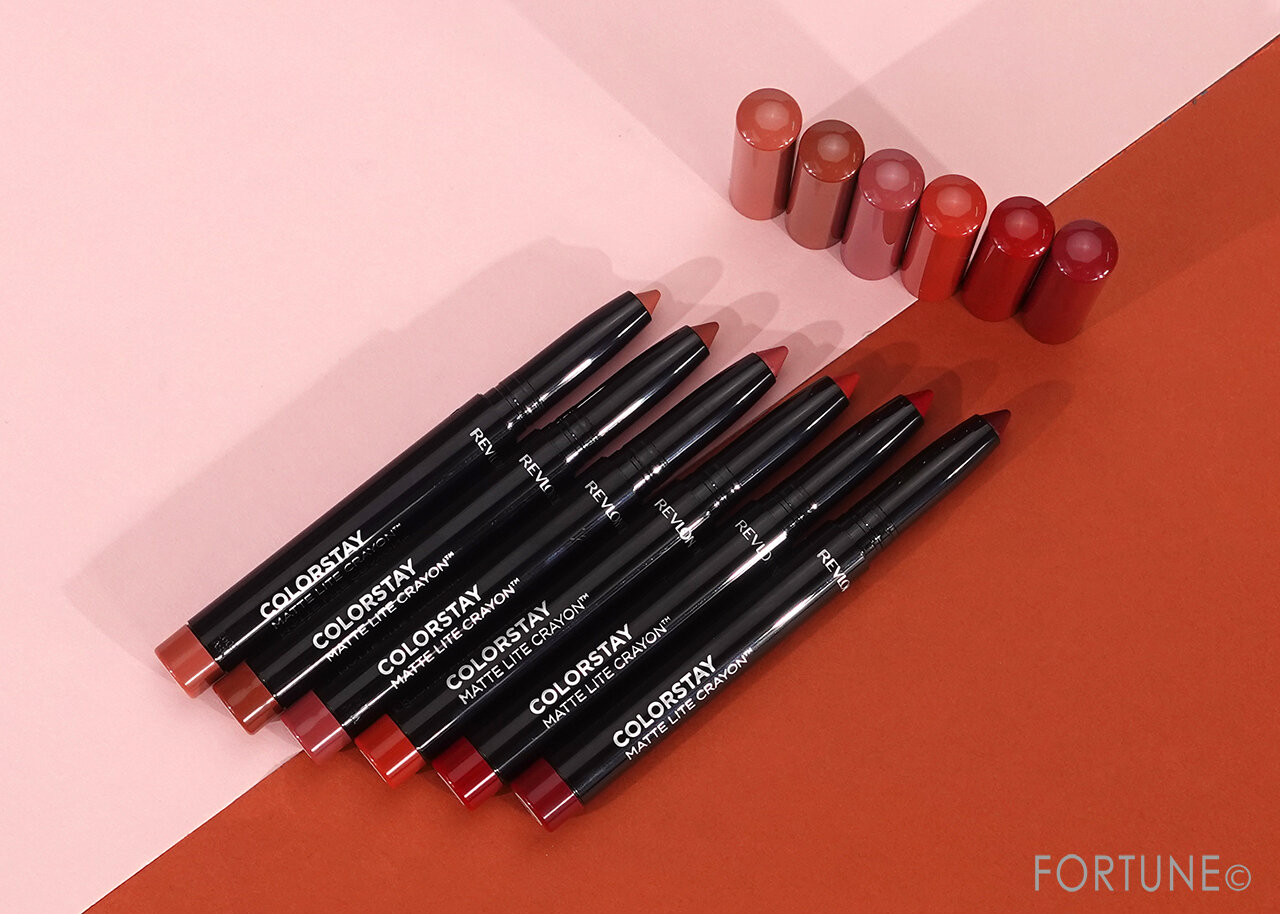 レブロン（REVLON）カラーステイ マット ライト クレヨン