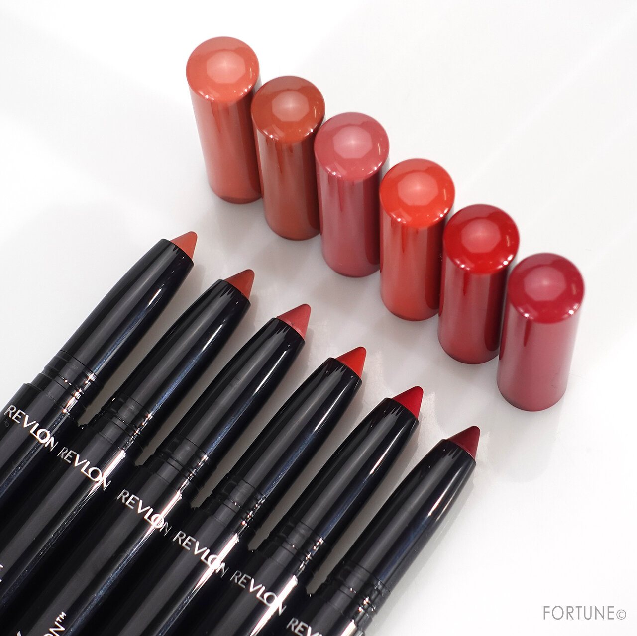 レブロン（REVLON）カラーステイ マット ライト クレヨン