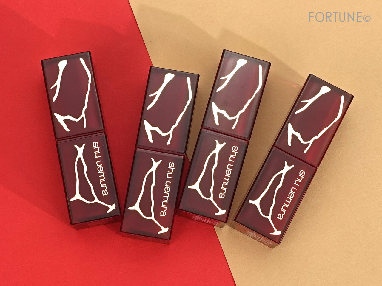 shu uemura（シュウ ウエムラ）『ルージュ アンリミテッド ラッシュ ラヴァ レッド コレクション』ルージュ アンリミテッド キヌ サテン