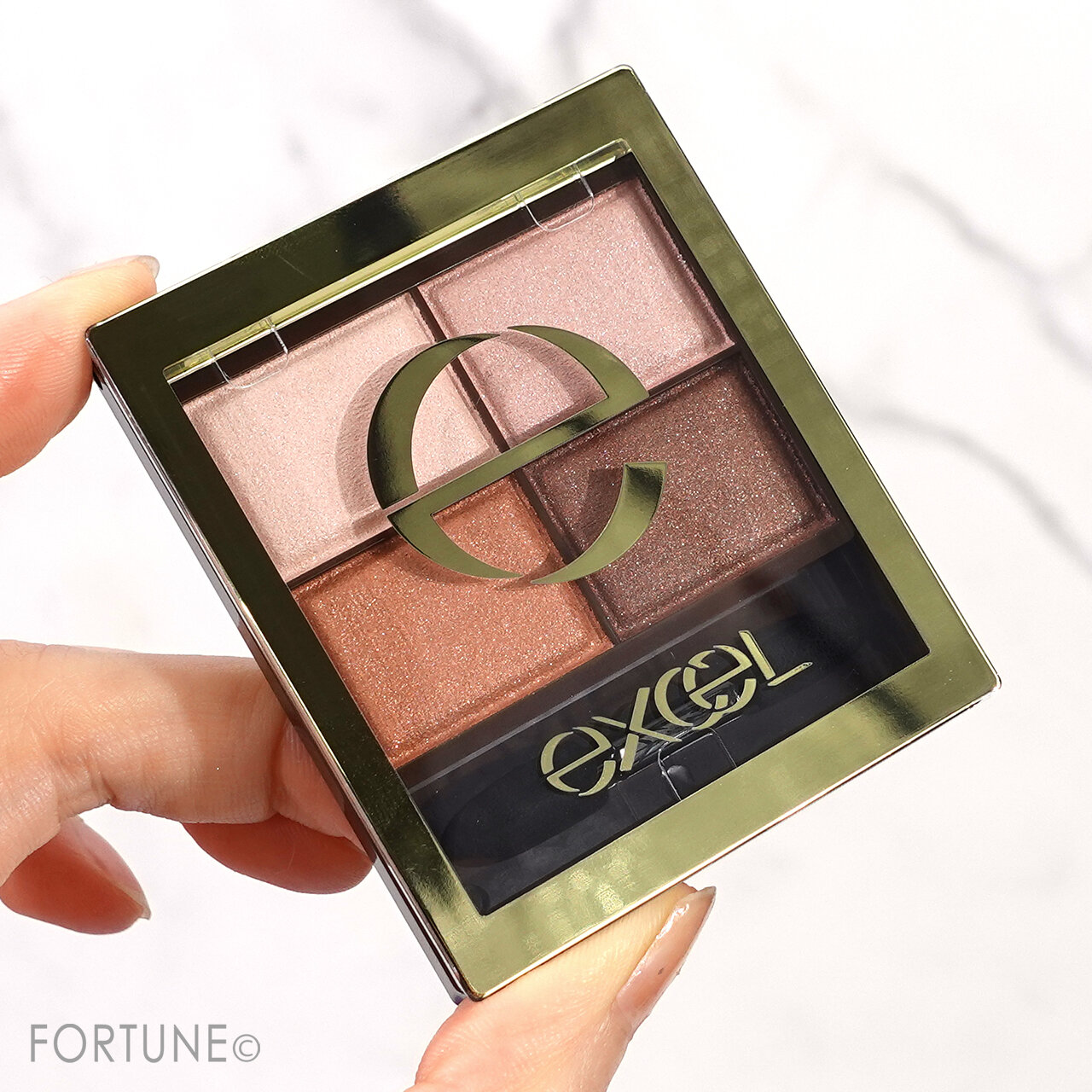 『エクセル スキニーリッチシャドウ』の限定色「SR12 デニッシュブラウン」