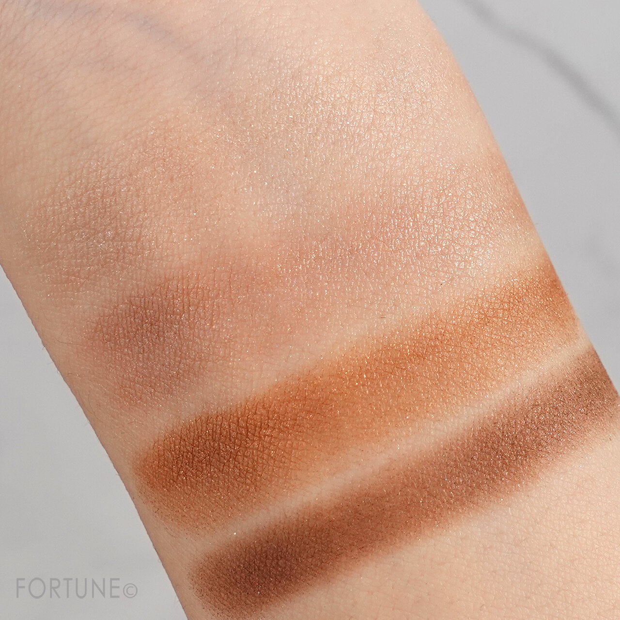 『エクセル スキニーリッチシャドウ』の限定色「SR12 デニッシュブラウン」