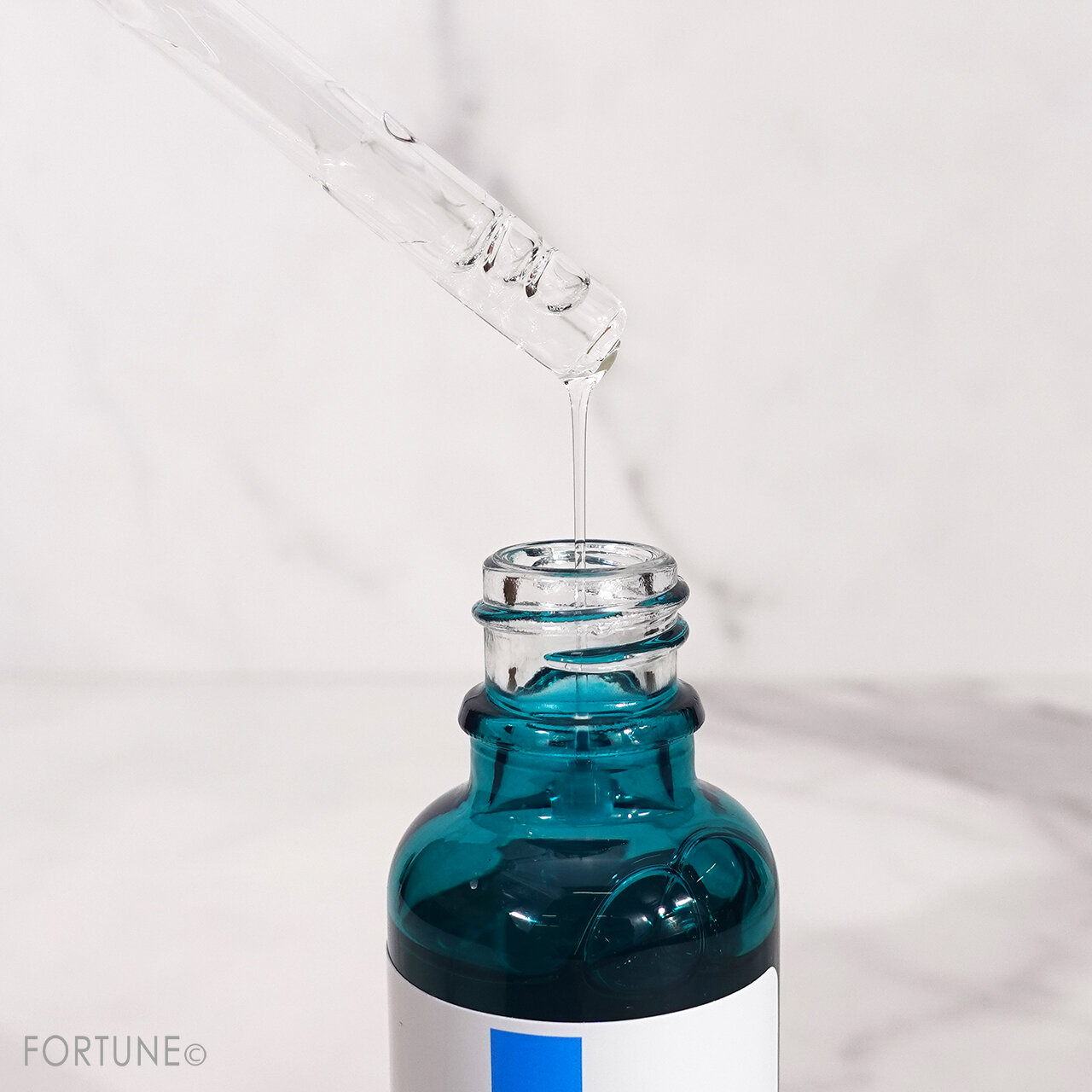 ラ ロッシュ ポゼ 『エファクラ ピールケア セラム』