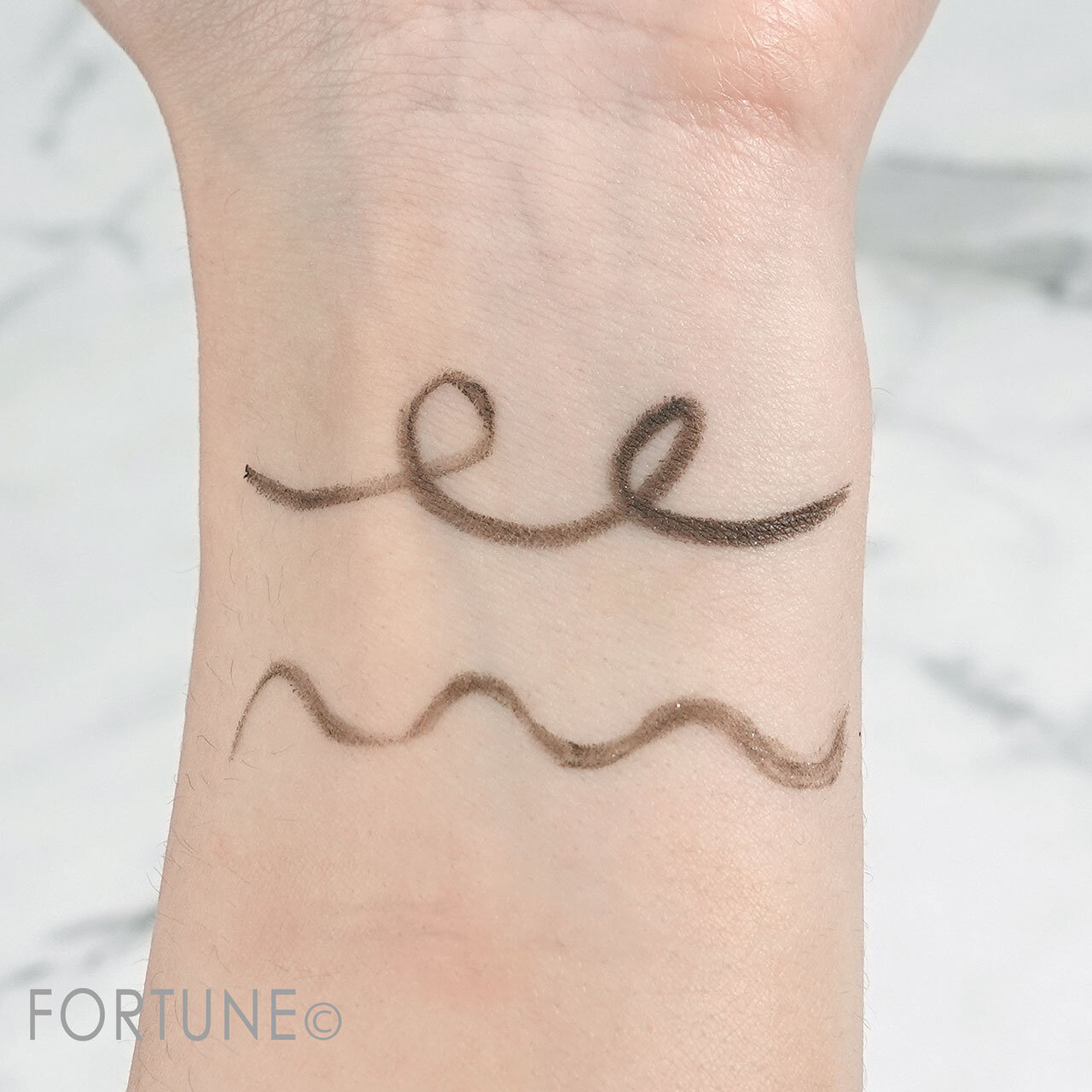 セザンヌ ジェルアイライナー「70グレージュ」