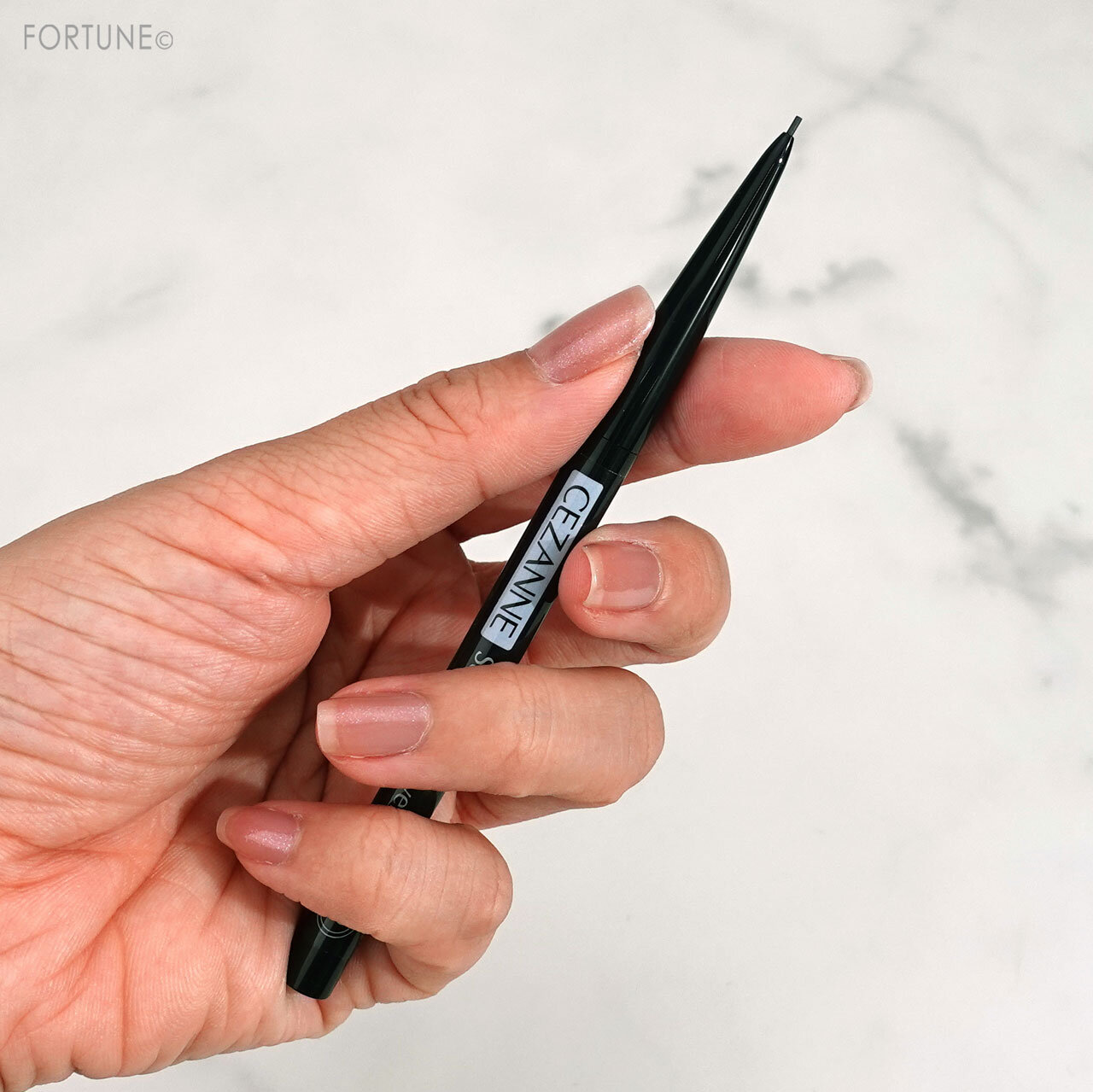 セザンヌ超細芯アイブロウ　05ナチュラルグレー　