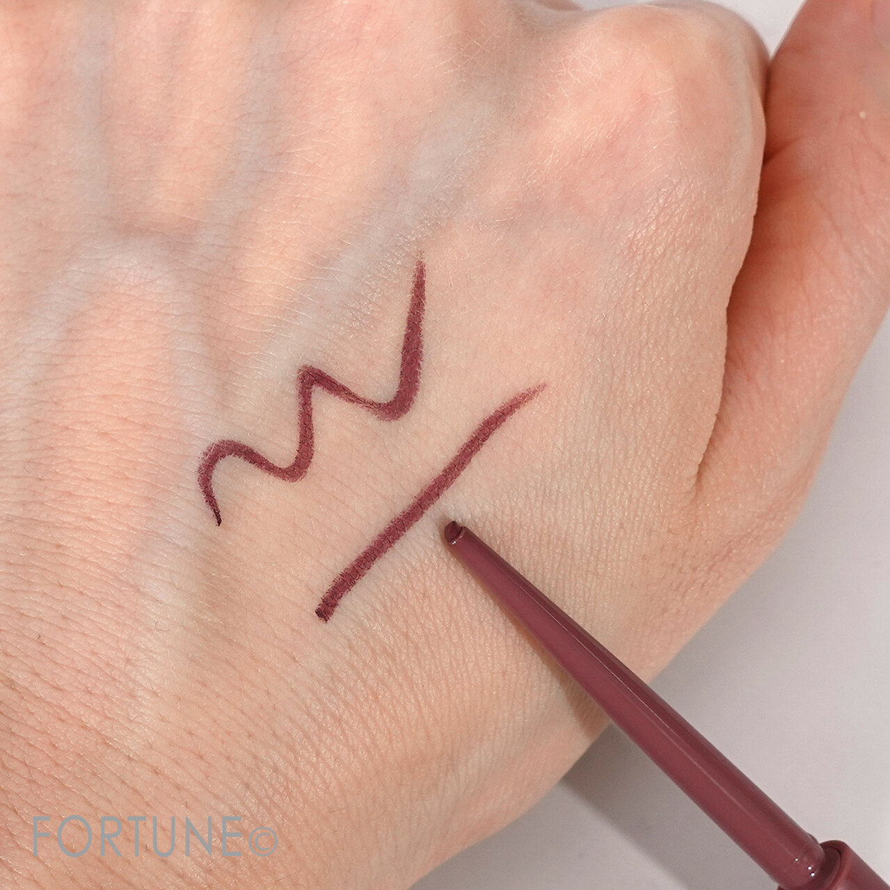 ettusais(エテュセ)　アイエディション　カシスシナモン　ジェルライナー