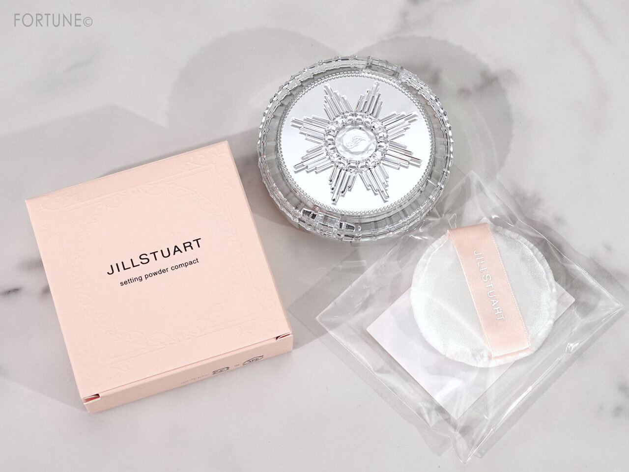 JILLSTUART（ジルスチュアート）　セッティングパウダー コンパクト〈パフ付き〉