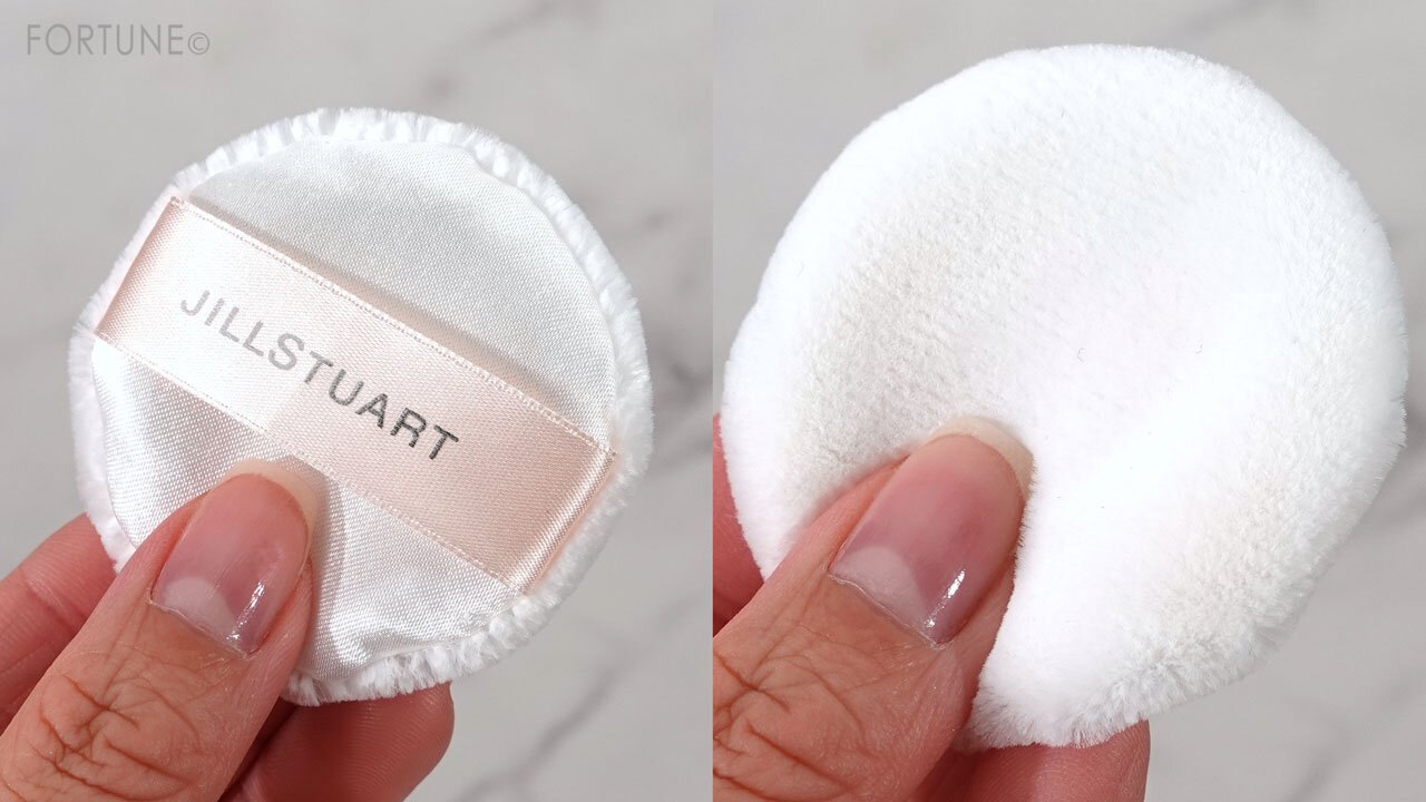 JILLSTUART（ジルスチュアート）　セッティングパウダー コンパクト〈パフ付き〉