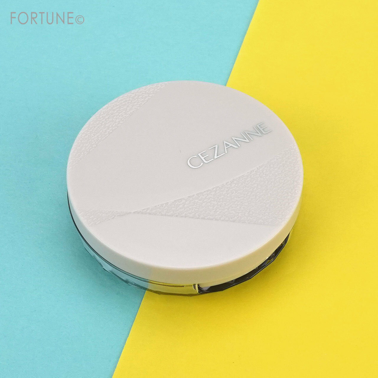 セザンヌ　毛穴レスパウダー