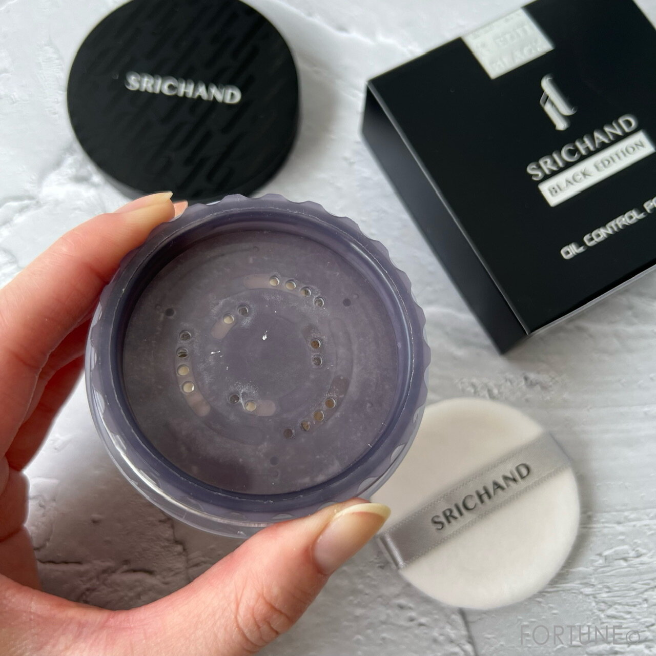 SRICHAND(シーチャン) 「ブラックエディション オイルコントロールパウダー」