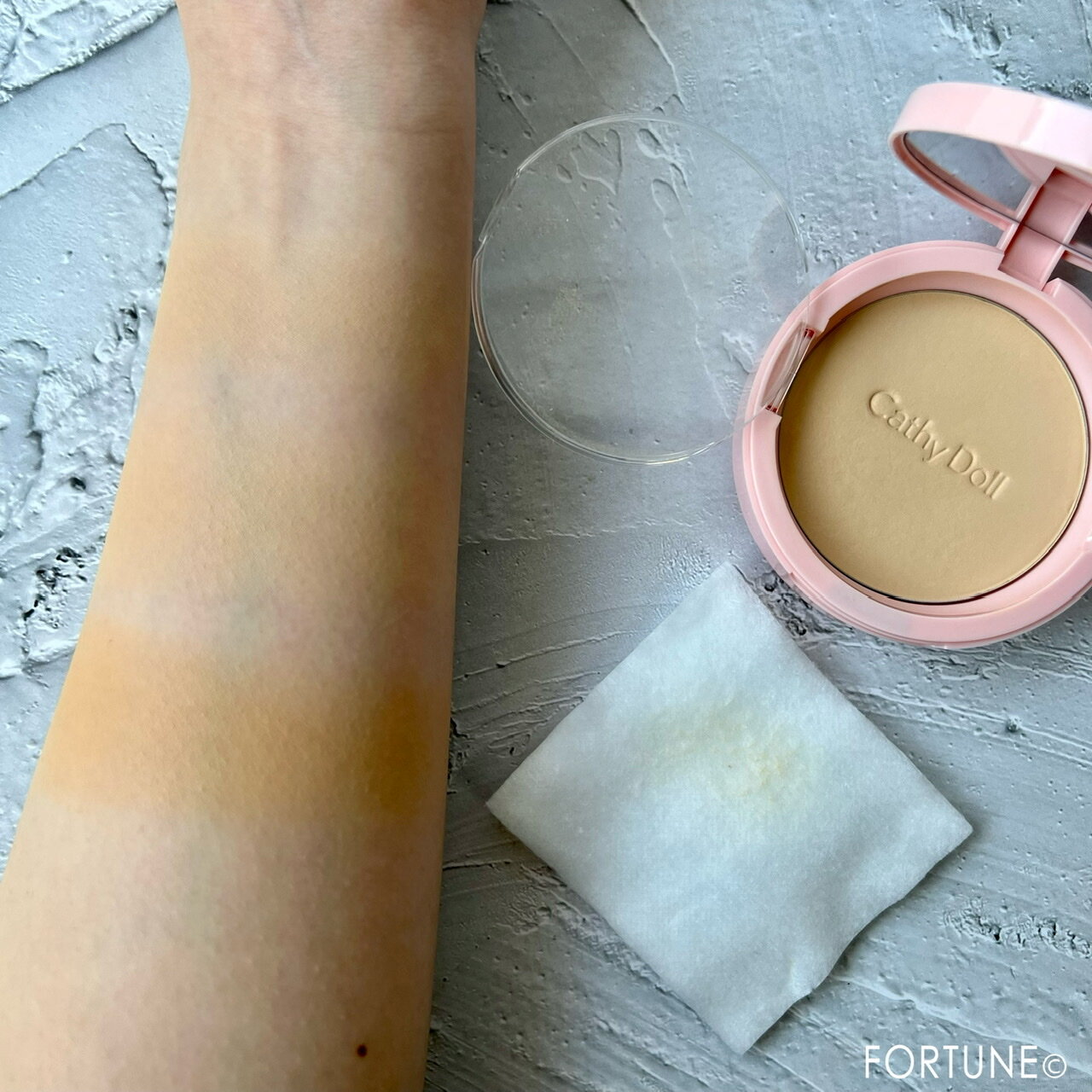 Cathy Doll（キャシードール） 「スキンフィットヌードマットパウダーパクト」