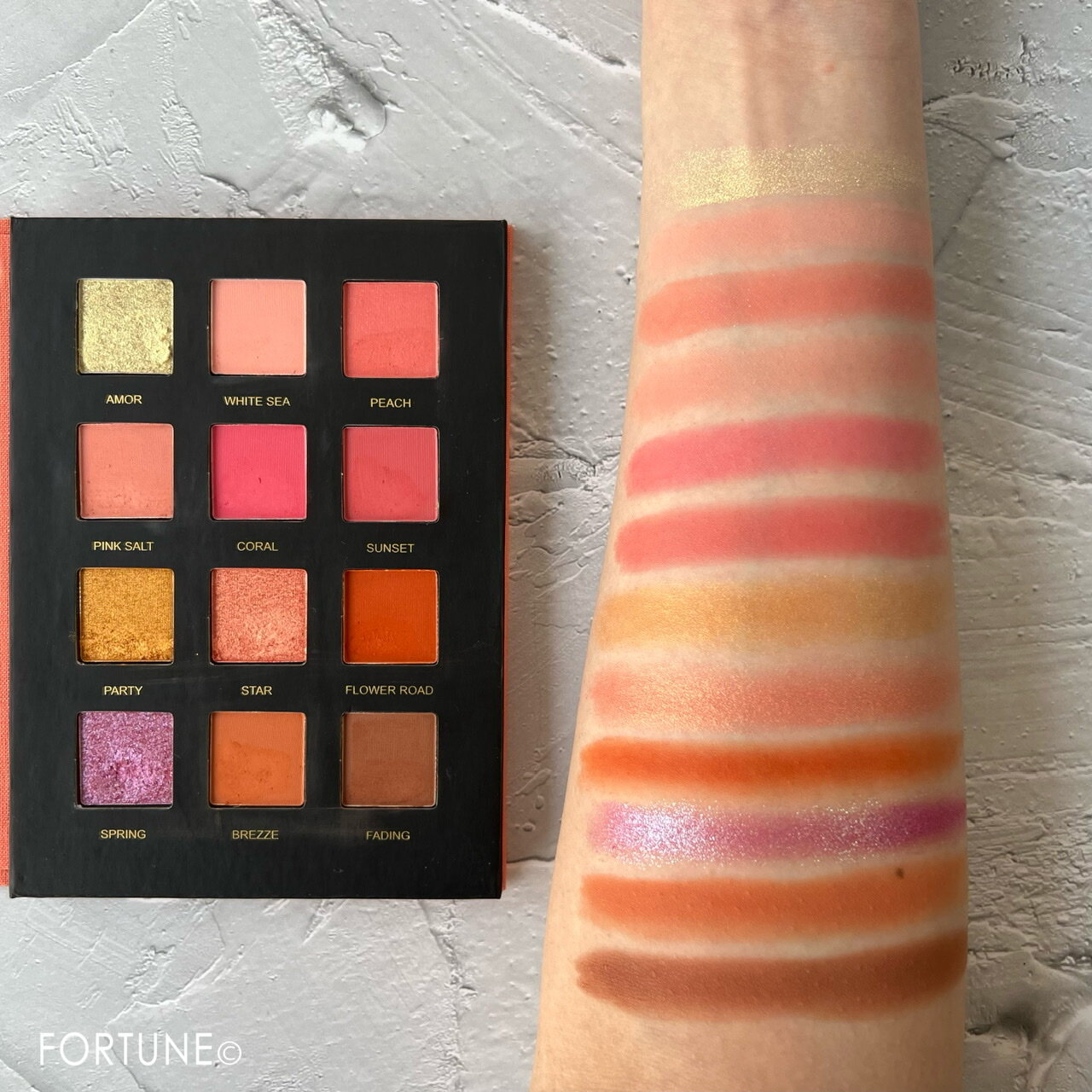 中国コスメ【VCND】｜星空12色アイシャドウパレット