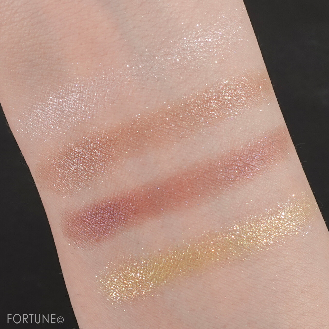 『デイジードール アイカラー パレット』 P-01 オーキッドパープル