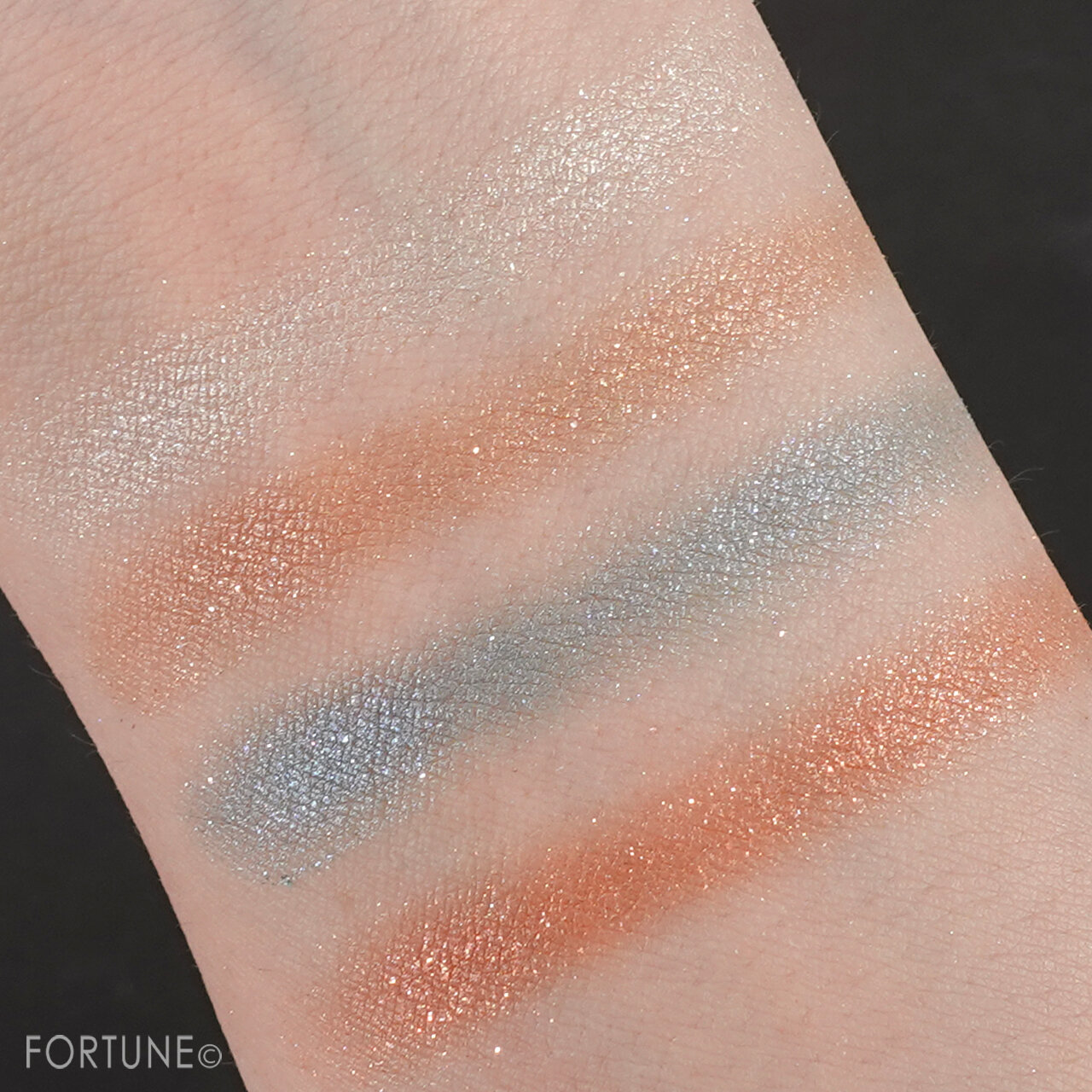 『デイジードール アイカラー パレット』 G-01 アッシュミント