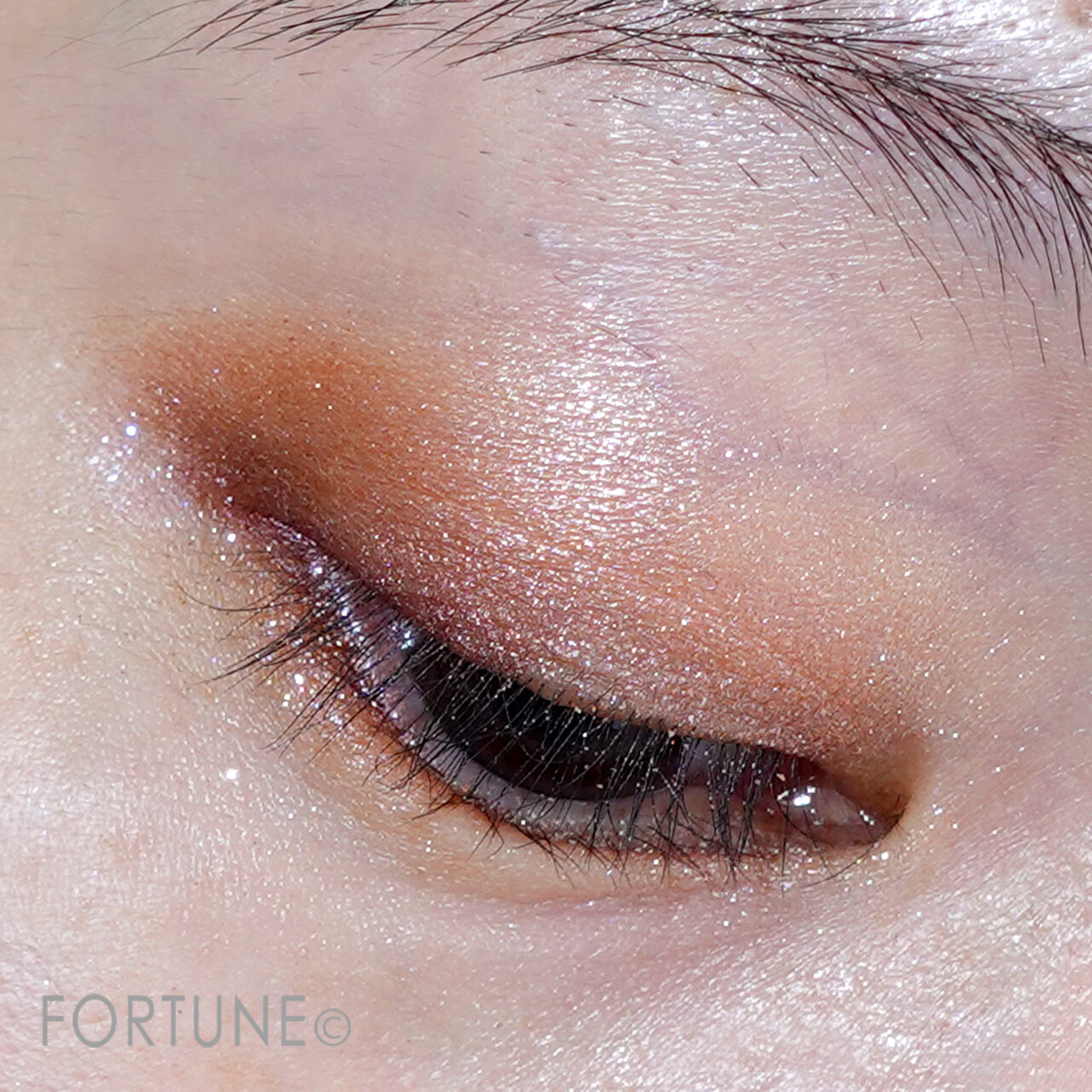 『デイジードール アイカラー パレット』 R-01 ライチレッド