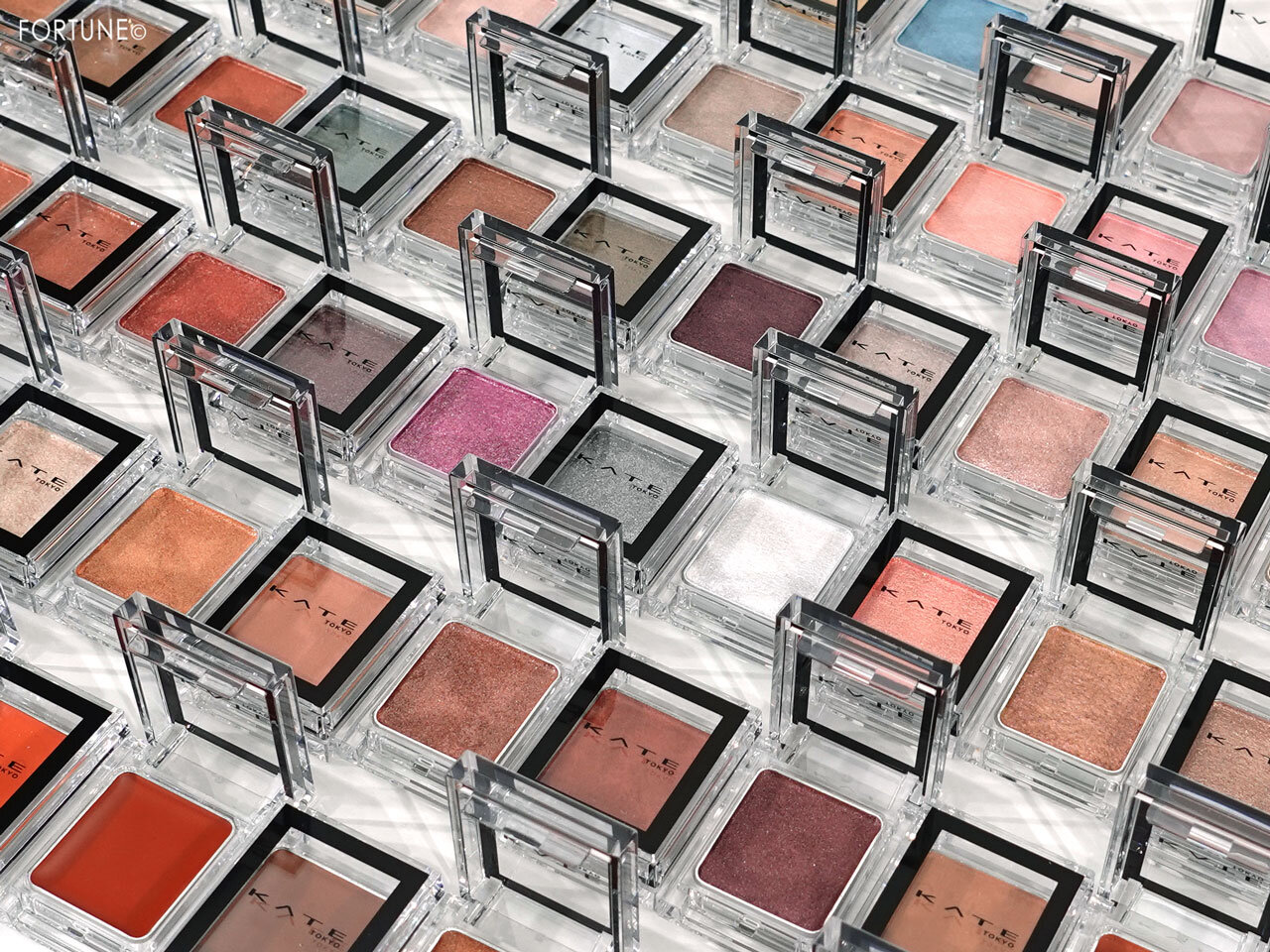 KATE　ケイト　ザ　アイカラー