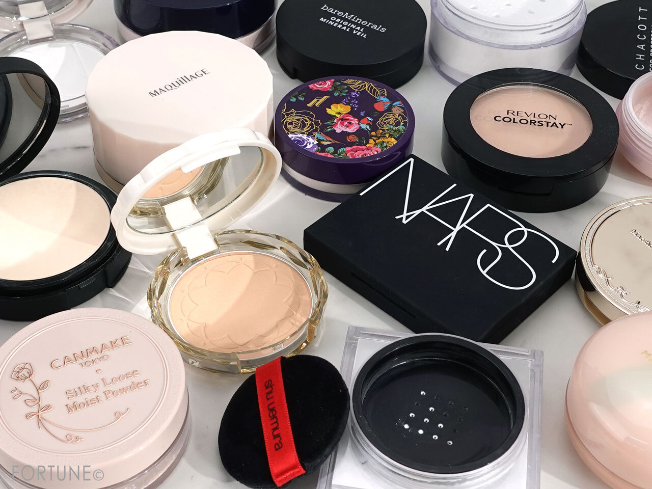 フェイスパウダーとは｜基本の使い方を解説