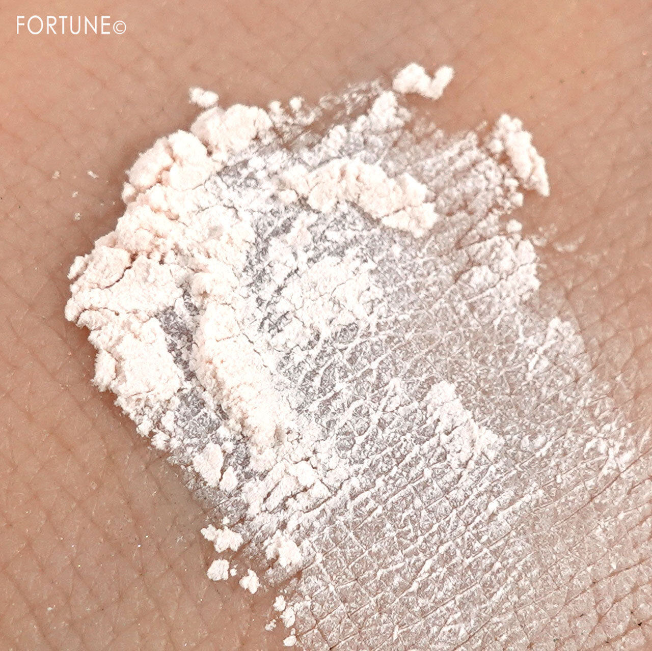 フェイスパウダーとは｜フェイスパウダーの選び方・成分