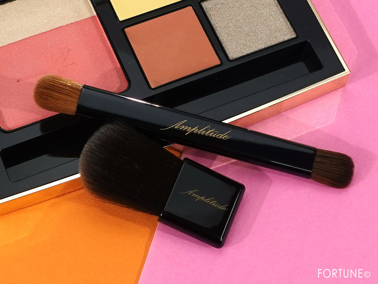 Amplitude（アンプリチュード）　Amplitude コンスピキュアス アイ&チークカラーパレット リミテッドコレクション a