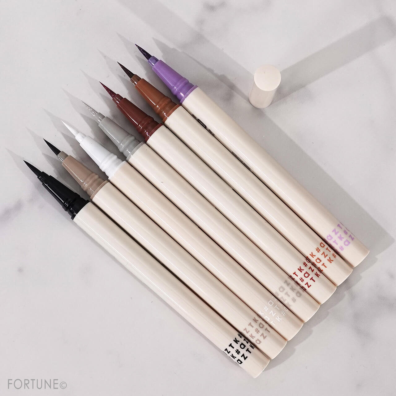 ワンコイン中国コスメ 『aZTK リキッドアイライナー』