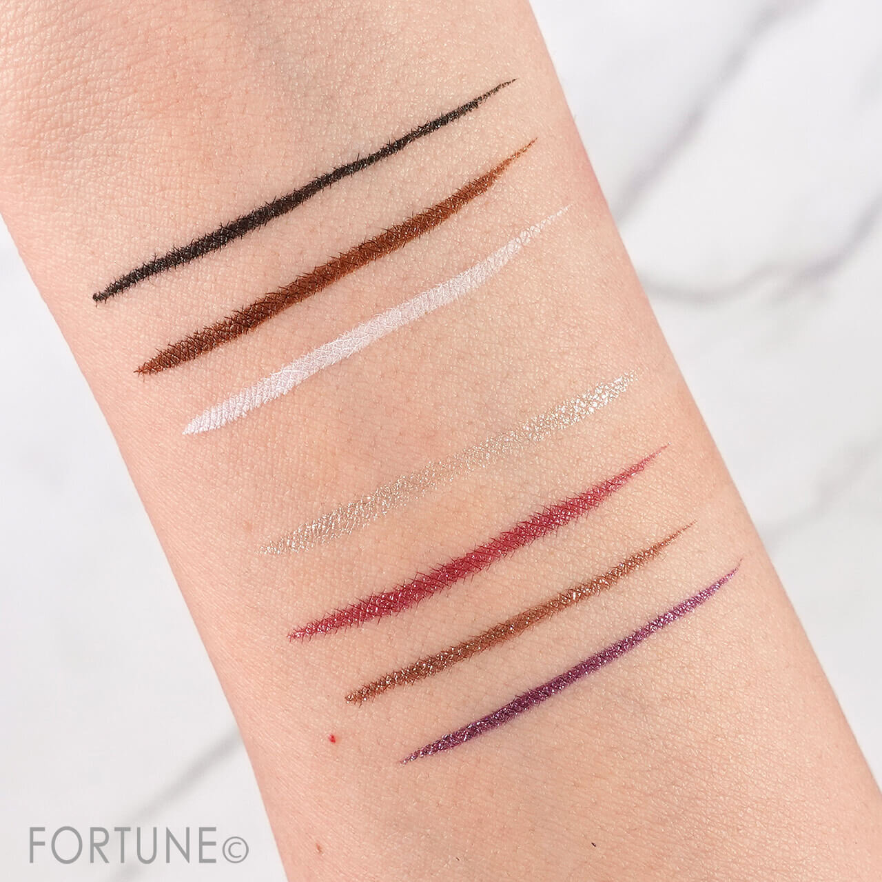 ワンコイン中国コスメ 『aZTK リキッドアイライナー』