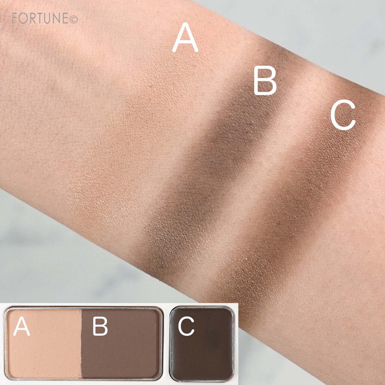 COFFRET D'OR（コフレドール）　アイブロウキーパー　02 ココアブラウン