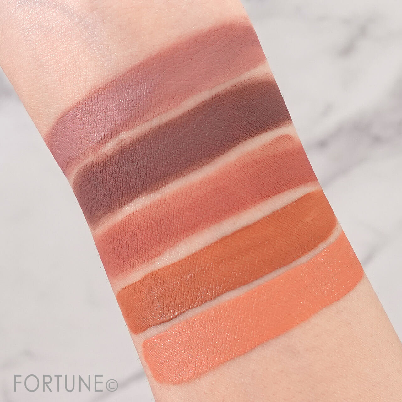 ワンコイン中国コスメ 『aZTK シルキーリキッドアイシャドウ』