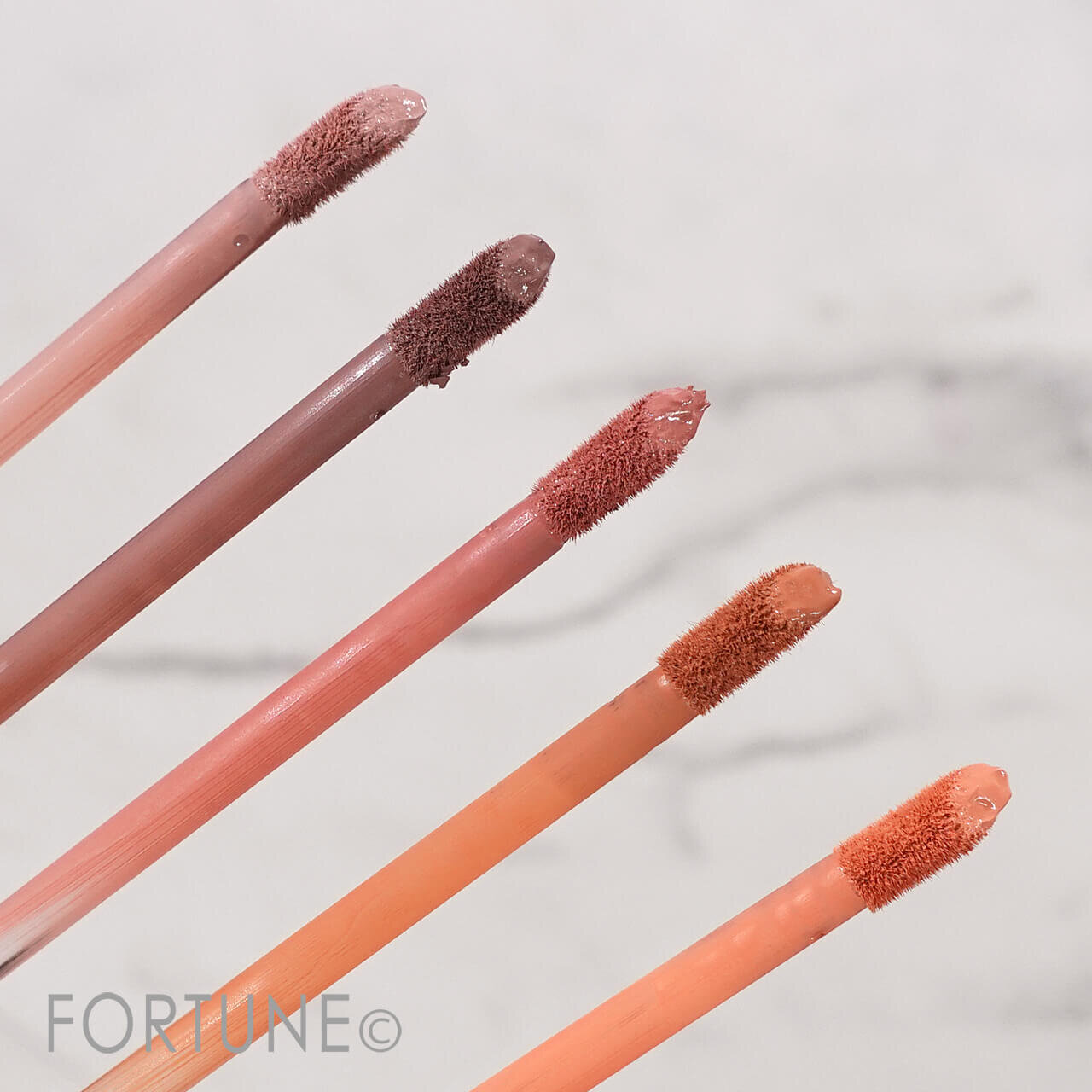 ワンコイン中国コスメ 『aZTK シルキーリキッドアイシャドウ』