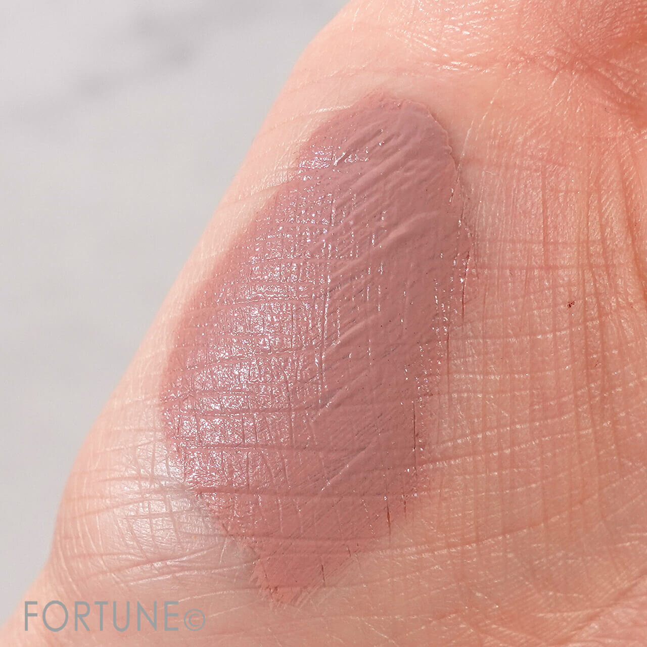 ワンコイン中国コスメ 『aZTK シルキーリキッドアイシャドウ』