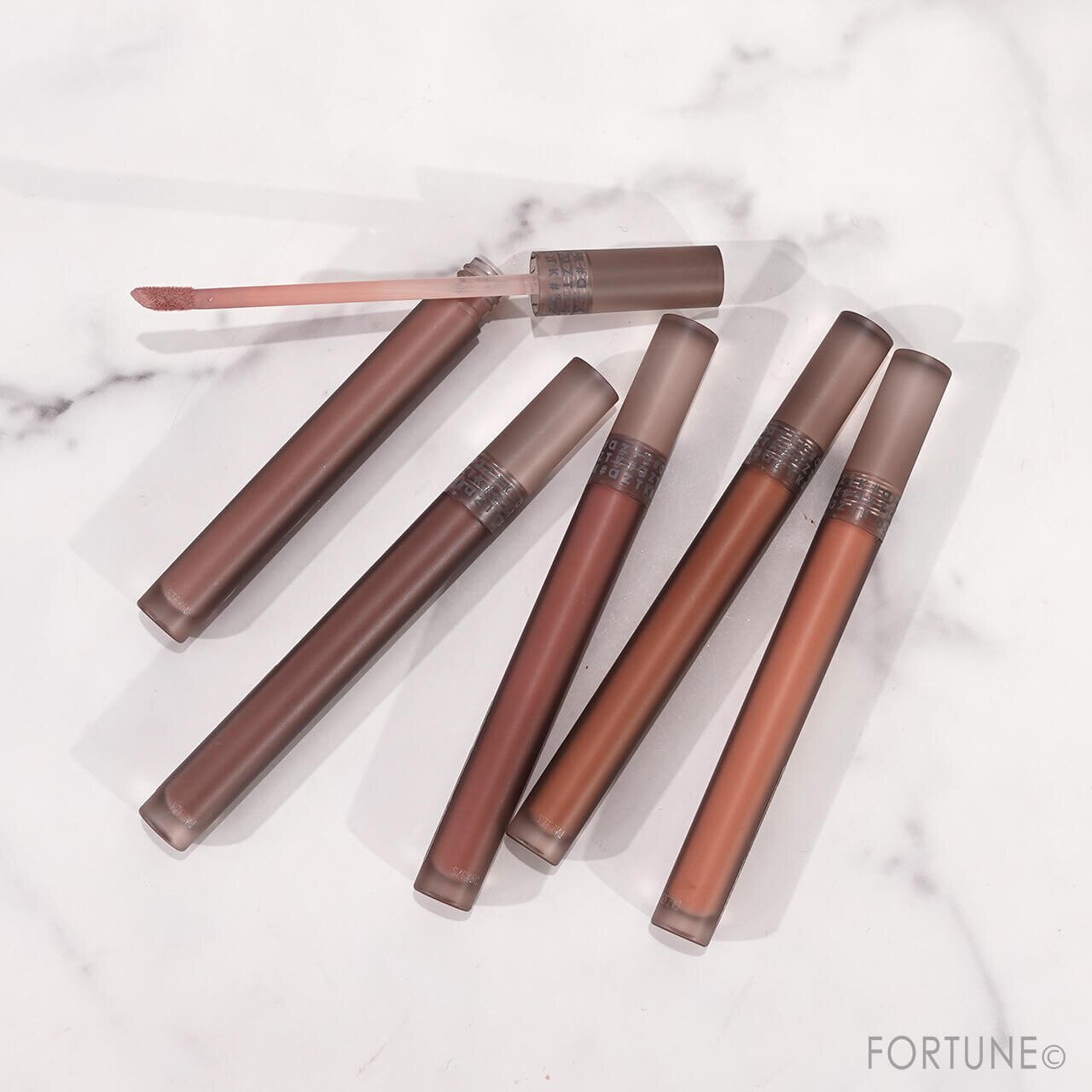 ワンコイン中国コスメ 『aZTK シルキーリキッドアイシャドウ』