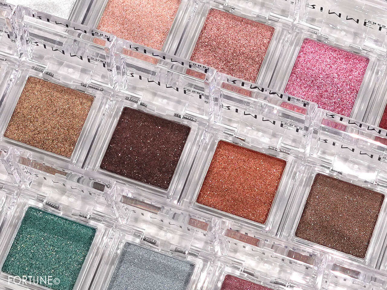 RIMMEL（リンメル）　ワンダー　キューブ　アイシャドウ　パール