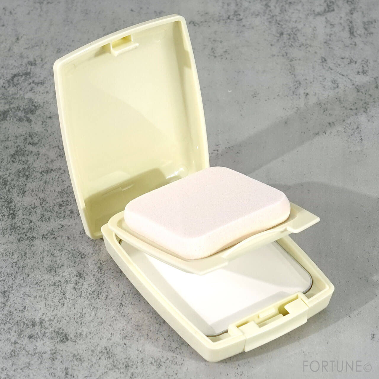 Club（クラブ）『クラブ UVシールド トーンアップ コンパクト』