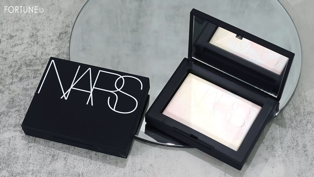 NARS（ナーズ）　ライトリフレクティング プリズマティックパウダー